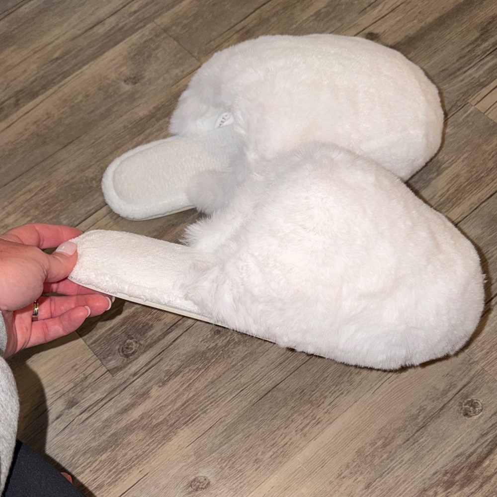 Pottery Barn Plush White Fuzzy Women's Slippers